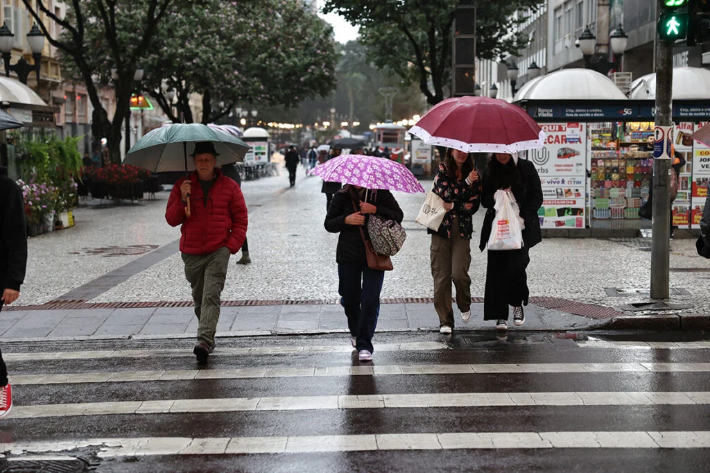 Paraná inicia longo período de chuvas a partir desta quinta