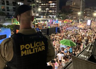 Carnaval no litoral do Paraná reuniu quase 500 mil pessoas no fim de semana