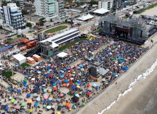 Padre Reginaldo Manzotti reúne 38 mil pessoas no último domingo do Verão Maior Paraná