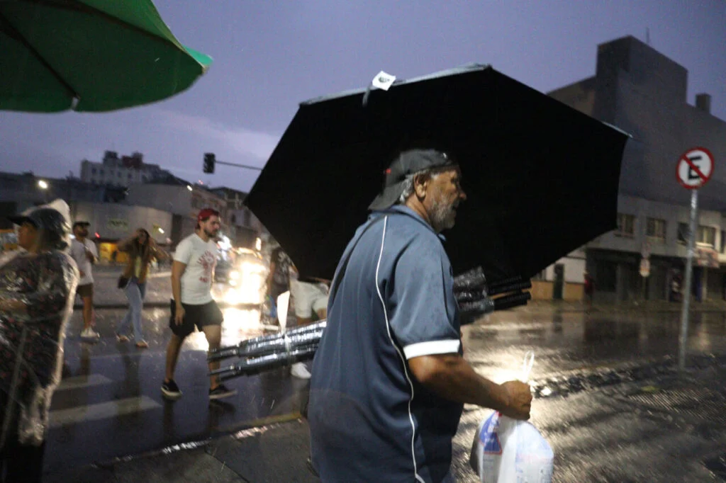 Semana começa com chuva em todo o Paraná e há chance de temporais