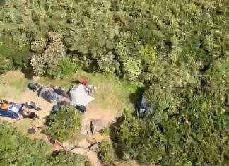 Mulher é resgatada do Pico Paraná com guincho elétrico de helicóptero após fraturar perna