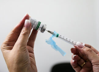 Vacinação contra a gripe continuará no Paraná para atingir grupos prioritários