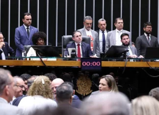 Fim da jornada 6×1 desagrada empresários do Paraná que falam em demissões