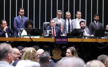 Fim da jornada 6×1 desagrada empresários do Paraná que falam em demissões
