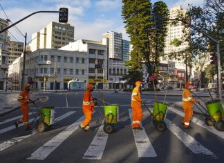Neste sábado é Dia do Gari: Curitiba tem 2.470 profissionais da limpeza, dos 21 aos 72 anos