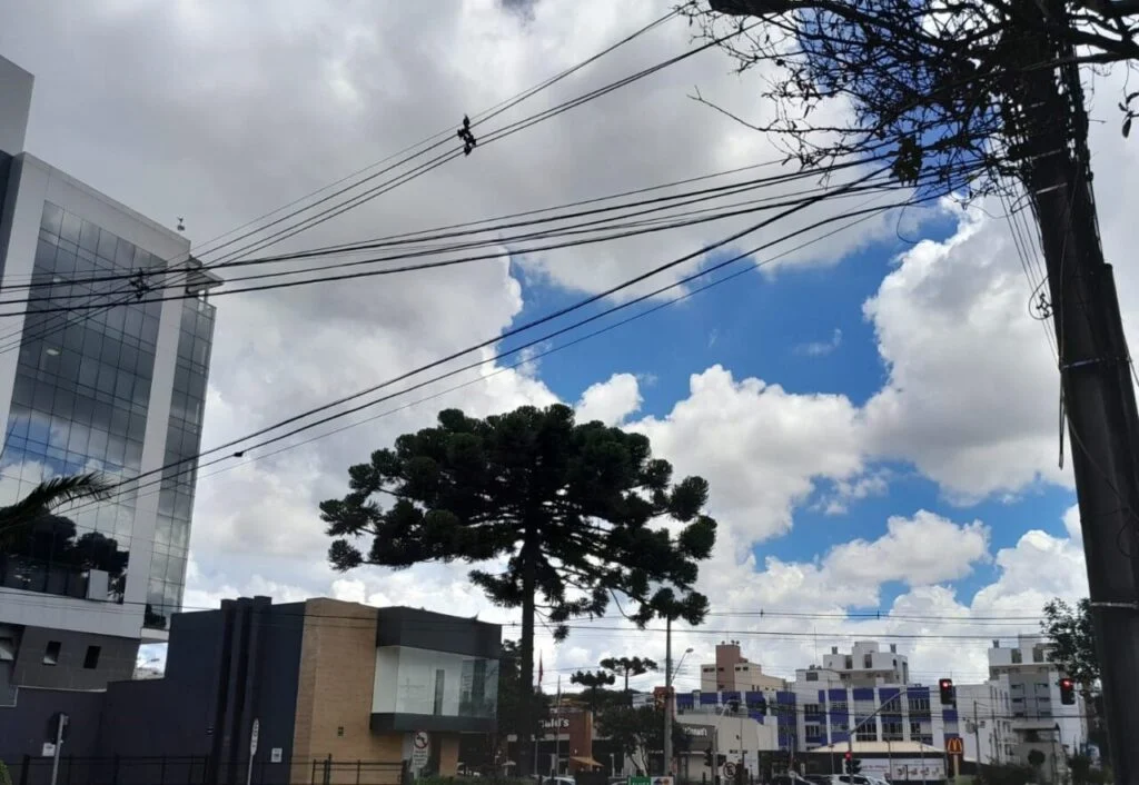 Curitiba terá dias amenos até sexta-feira; depois, instabilidade vem com chuva e frio