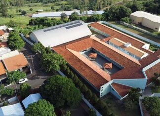 Escola Municipal César Lattes instala usina fotovoltaica por meio de programa da Copel