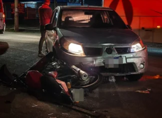 Professor fica ferido em acidente com motocicleta logo após sair de escola em Curitiba