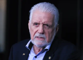 Jaques Wagner anuncia saída da liderança do governo no Senado