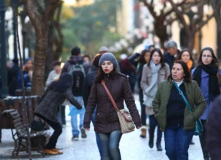 Após sábado de chuva, Curitiba se prepara para um domingo seco e mais frio