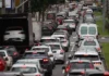 Fim das férias escolares coloca 30% mais carros na ruas e “tranca” trânsito de Curitiba