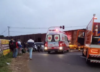 Colisão entre trem e carro deixa mulher ferida em Jandaia do Sul