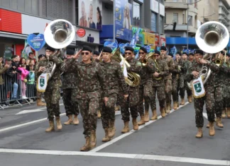 Ponta Grossa celebra 203 anos com desfile na Vicente Machado