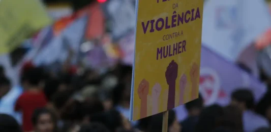 Plataformas vão informar canais de denúncia de violência contra mulher